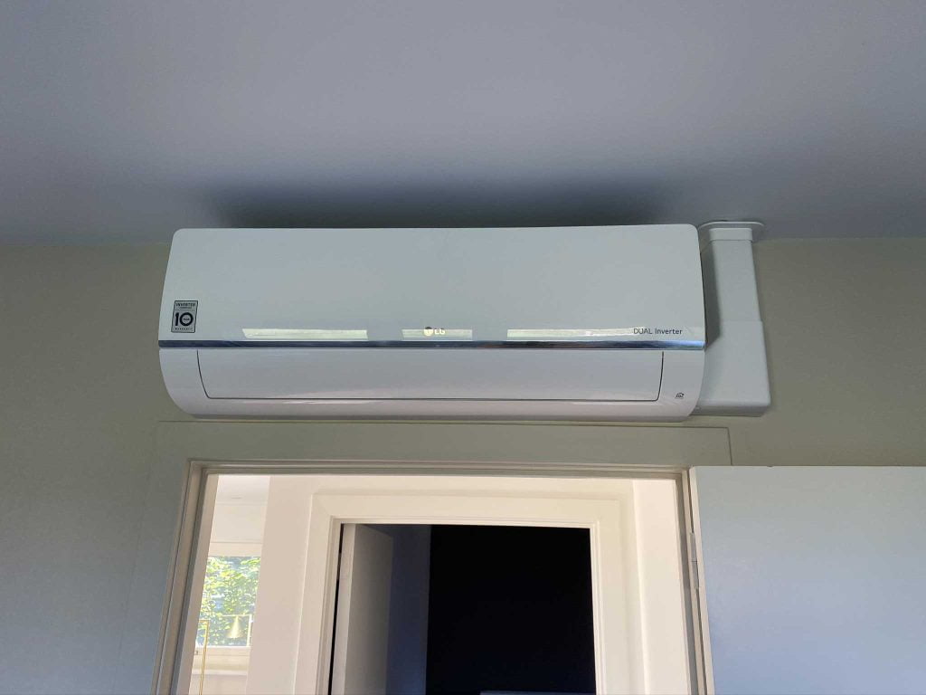 Airco binnenunit met kabelgoot